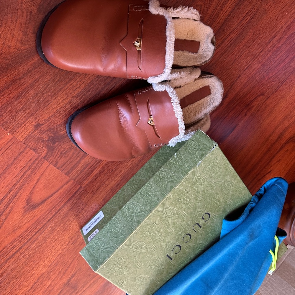 Versace Slide loafers. In new condition!
